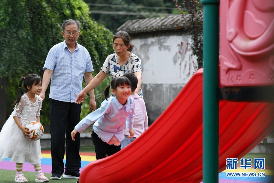 （图片故事）（6）乡村教师陈宏的新学期