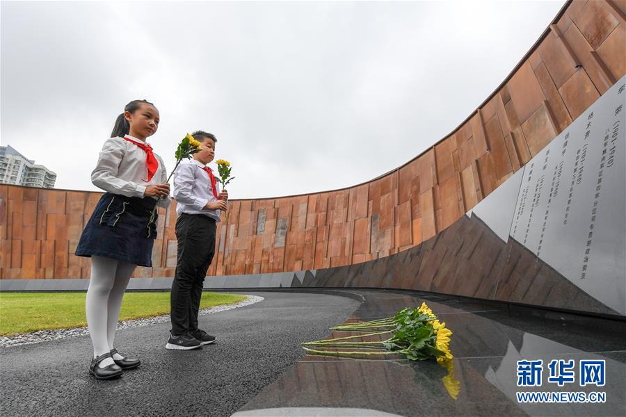 侵华日军南京大屠杀遇难同胞纪念馆举行仪式纪念中国人民抗日战争胜利74周年图3