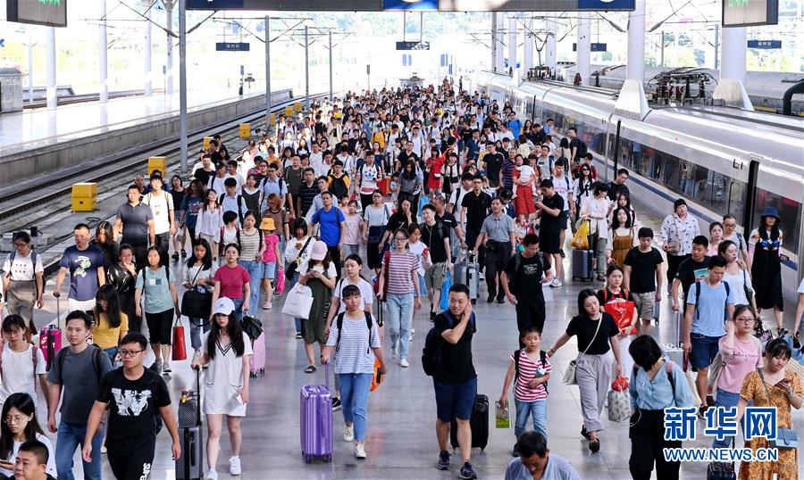 （社会）（1）福州火车站迎来中秋假期返程客流高峰
