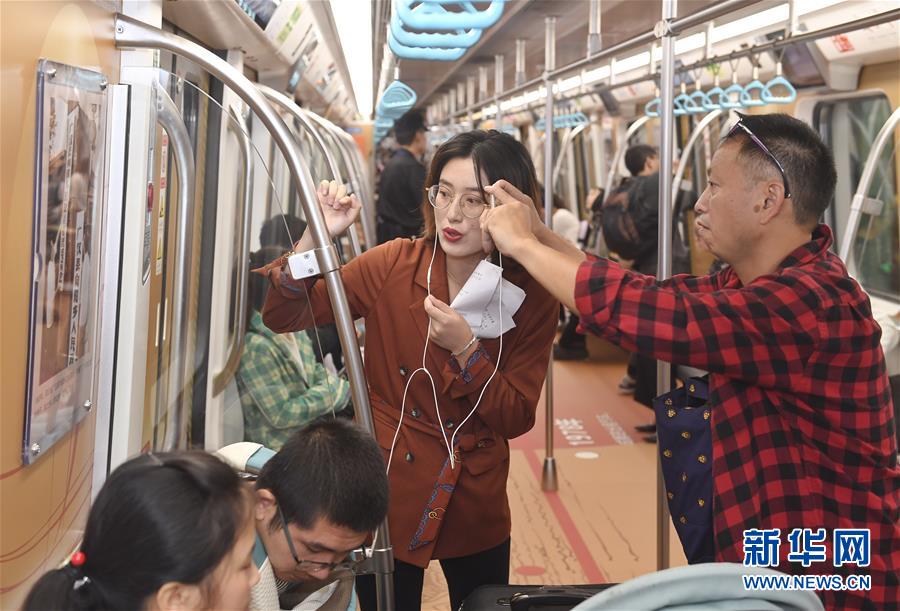 （社会）（5）成都地铁推出“流动博物馆”主题列车