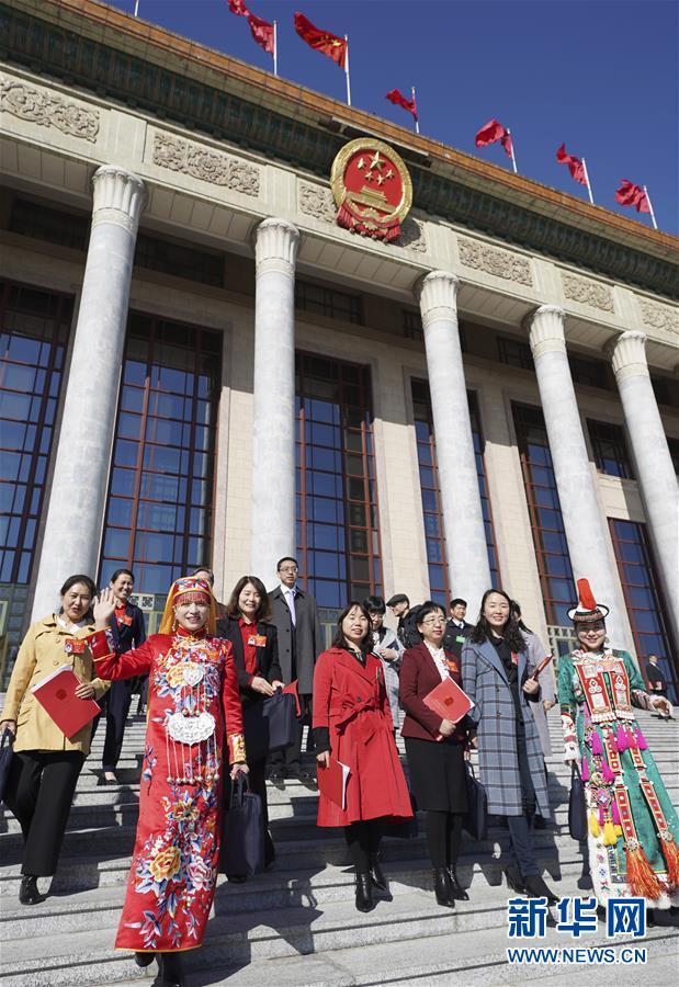 （两会）（19）十三届全国人大二次会议在北京闭幕