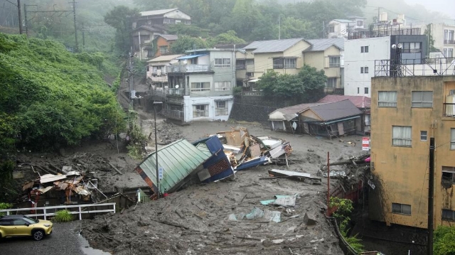 日本静冈县发生大规模泥石流致约20人失联