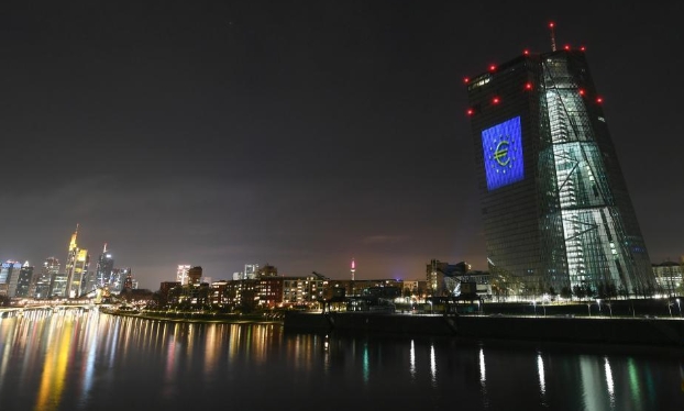 欧洲央行“楼体灯光秀”庆祝欧元流通20周年（高清组图）
