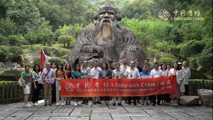 【中国有约】穿越式打卡：一天三地，和外国友人对话古今