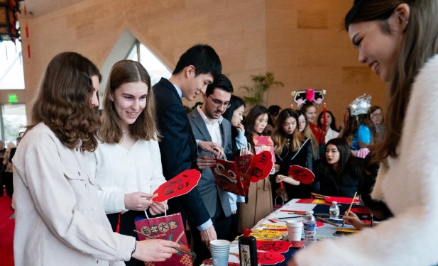 中国驻美使馆举办纪念中美留学45周年暨中美青年新春联欢活动（高清组图）