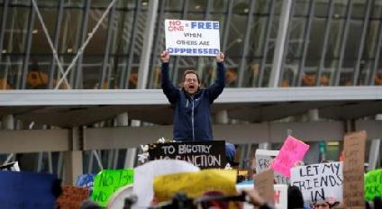 美国民众抗议特朗普的移民限制令。