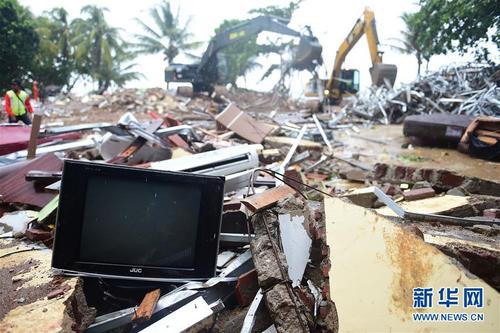 （国际）（11）印尼万丹海啸救援清理工作陆续展开