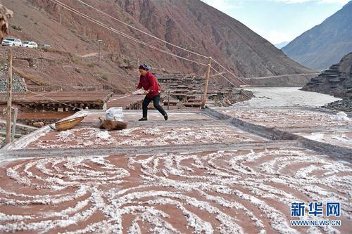 （社会）（5）西藏芒康：澜沧江畔的千年古盐田