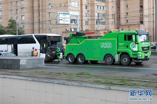 （国际）（4）一载有中国游客大巴在莫斯科发生交通事故致10余人受轻伤