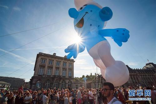 （国际）（1）布鲁塞尔举行卡通气球大巡游