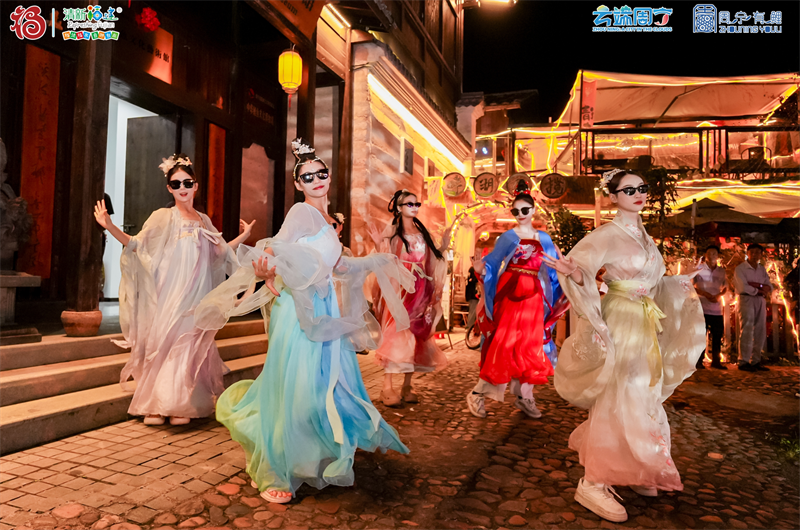 “周宁花月夜 千鲤共婵娟”国庆嘉年华启幕 千鲤共舞点亮国庆夜游新体验