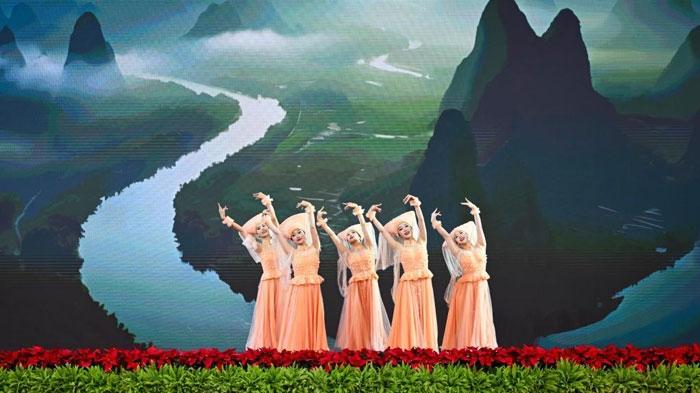 “进博之夜”文艺演出在沪上演