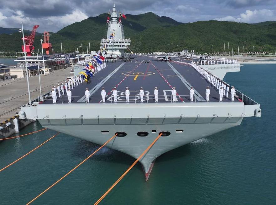 我国第一艘电磁弹射型航空母舰入列