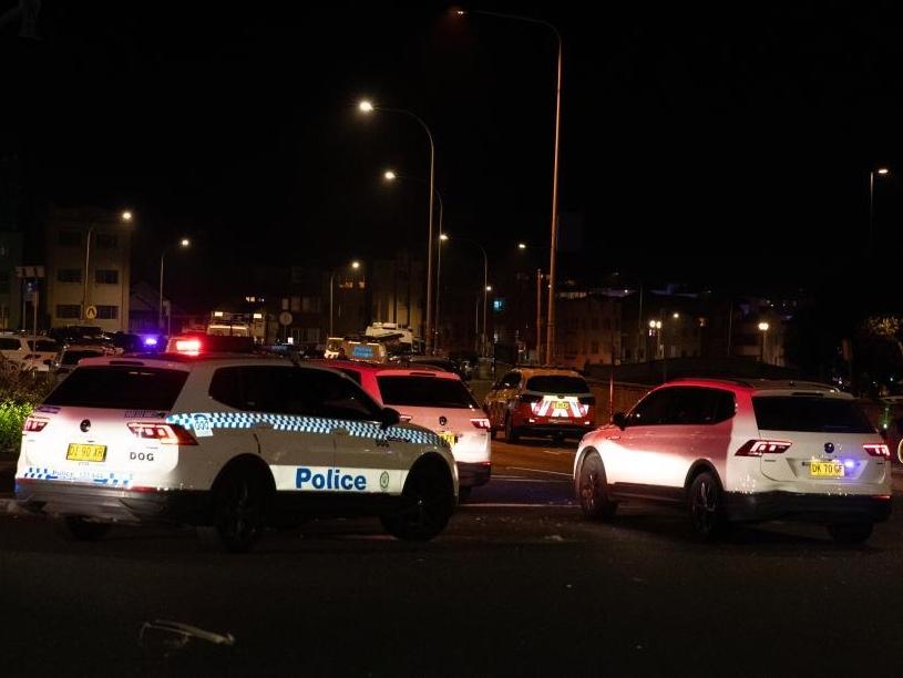 澳大利亚悉尼邦迪滩枪击事件已致12人死亡 被定为恐怖袭击