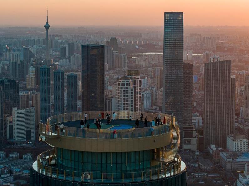 登津湾云顶 瞰城市风光