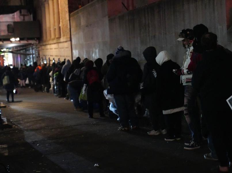 纽约：在暮色中等待晚餐