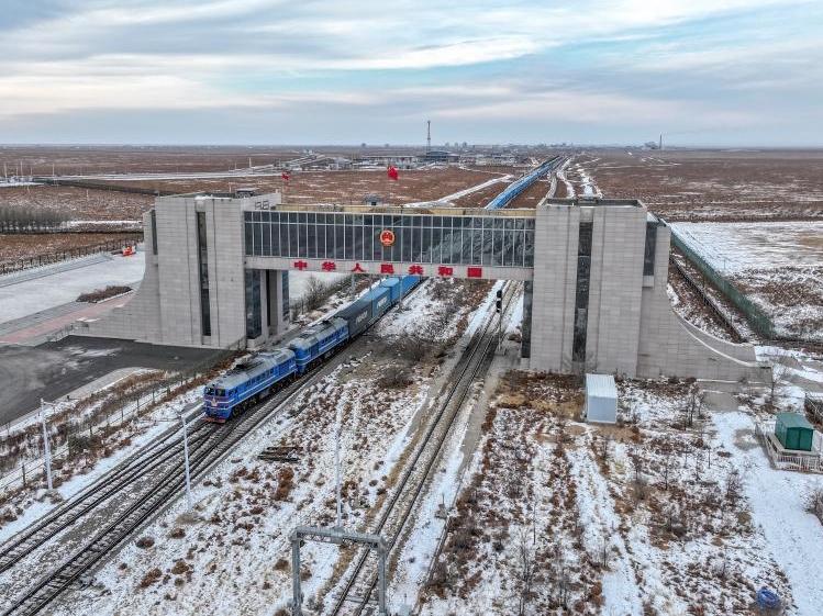 二连浩特口岸出入境流量创历史新高