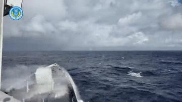 东部战区发布军事演习现场视频《进逼 夺权 阻逃》