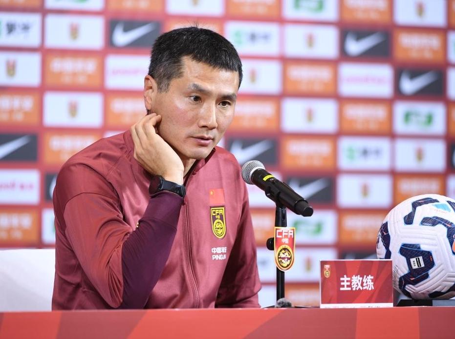 国足主教练邵佳一正式亮相