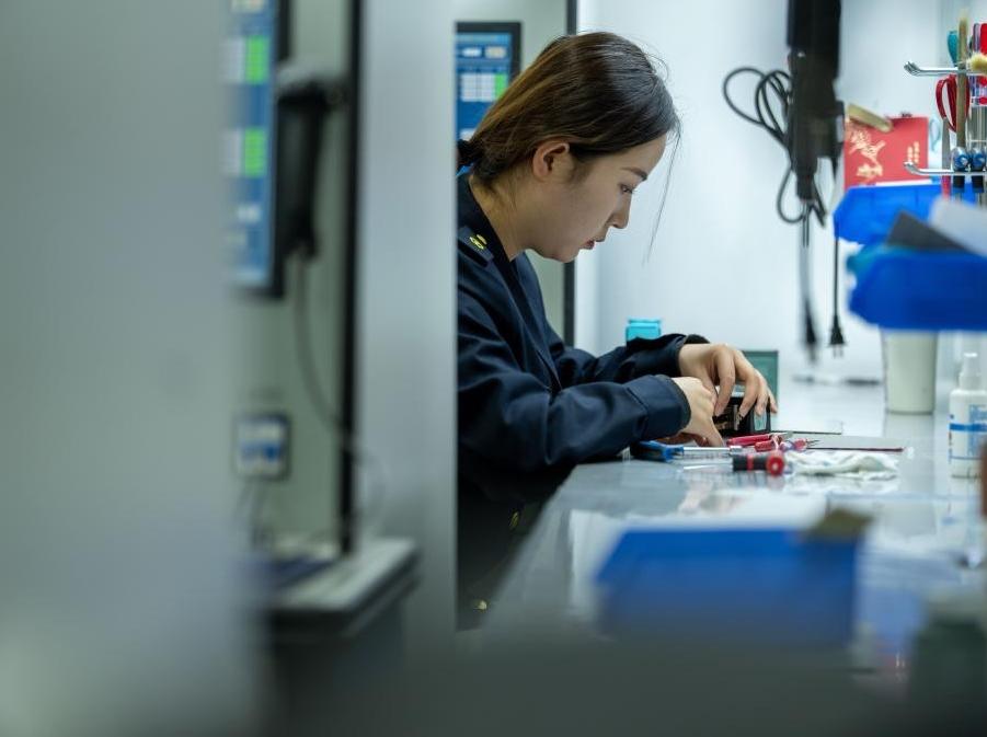 守护高原铁路的“神经元”