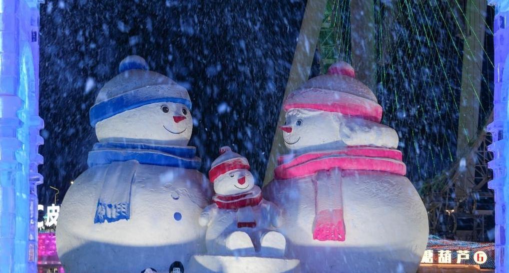 雪人“暖”北国：黑龙江冰雪季的别样温度