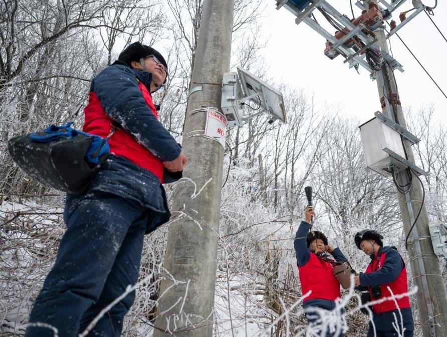 湖北：迎战寒潮保供电