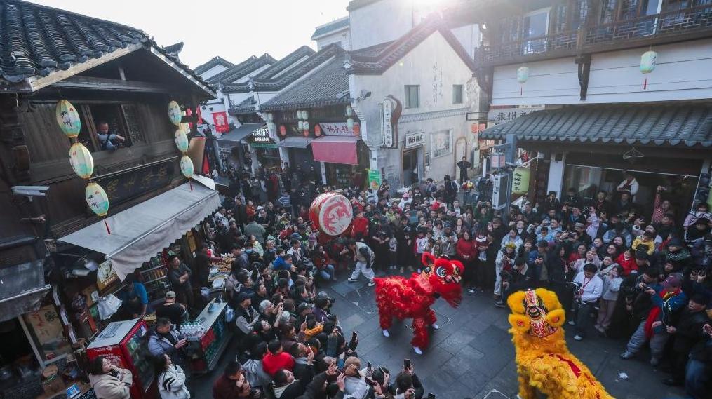 新春走基层丨浙江建德：千人长桌宴 欢乐迎新春