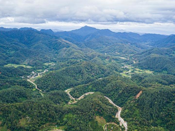 新华社快讯：2025年全国环境空气质量历史最优