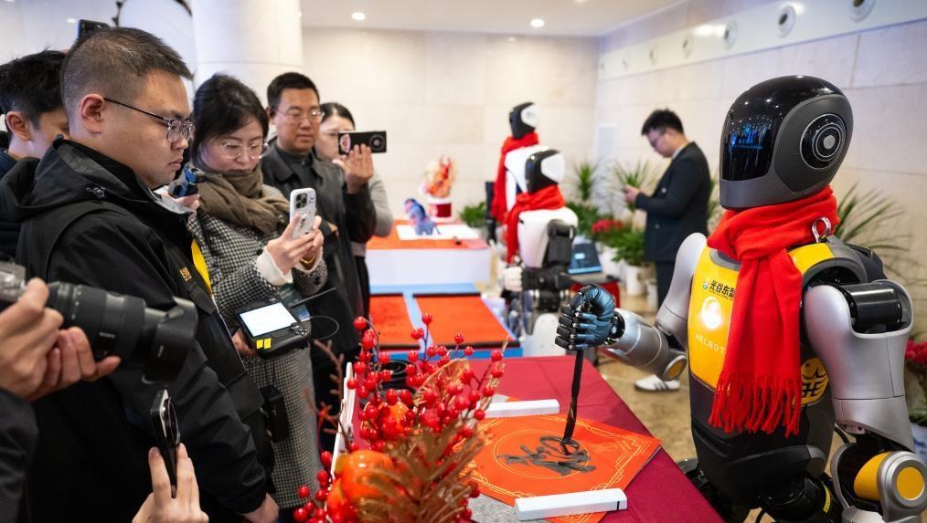 两会新华鲜报丨从一线到会场！约5000名代表委员赴盛会