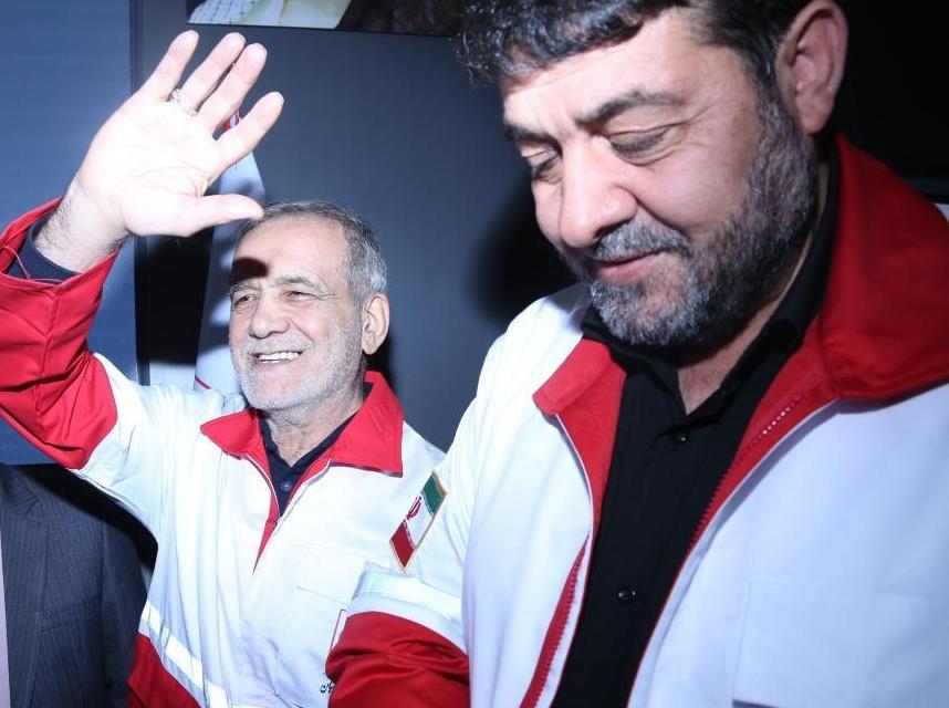 伊朗总统：任何力量都不能迫使伊朗人民投降