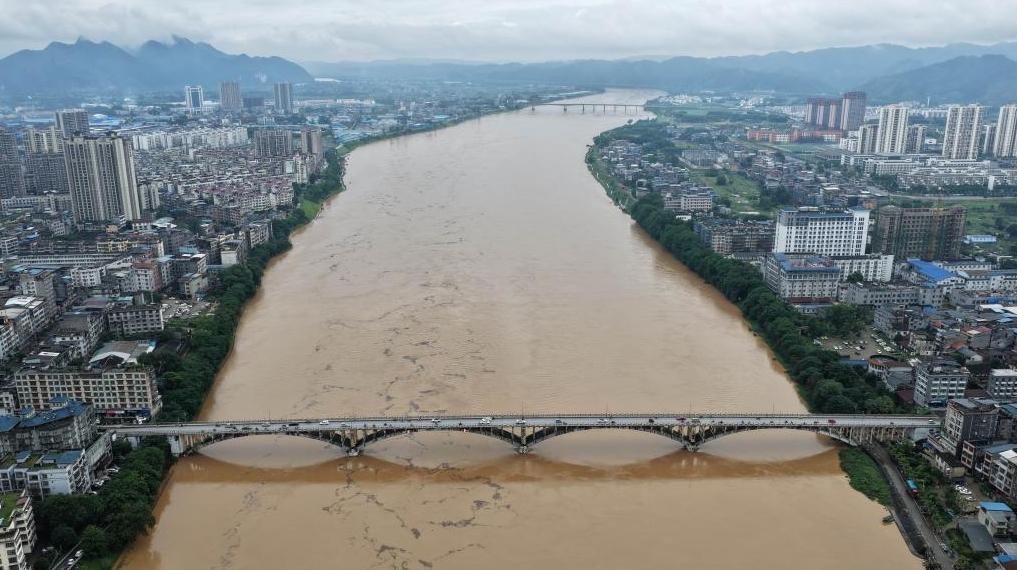 广西发布暴雨四级预警