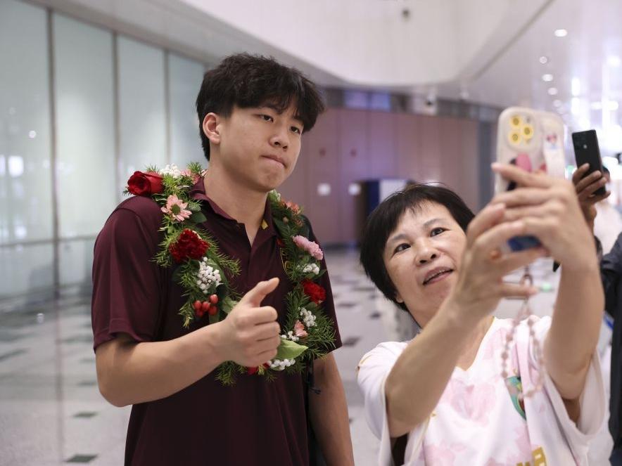 中国U17男足抵达北京