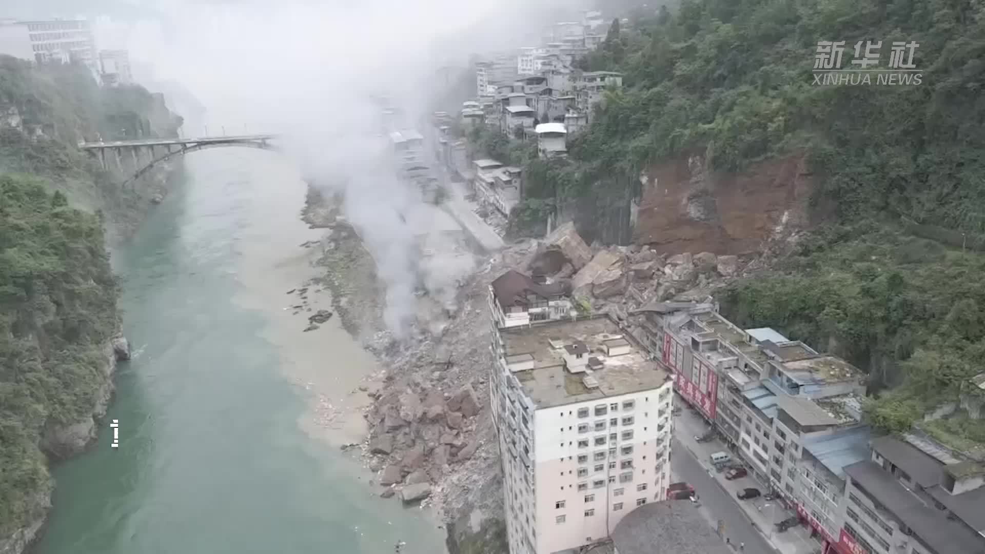 重庆彭水发生山体滑坡致多栋民房被埋