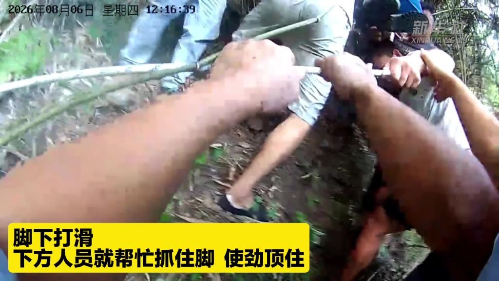 50余人高温下接力奋战3小时 抢回一条命