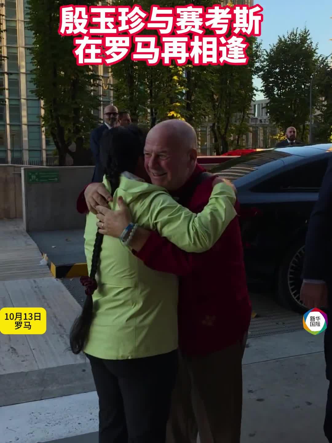 中国治沙人殷玉珍与美国友人赛考斯在罗马又相逢