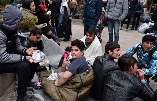 欧洲难民潮怪相:未成年人找工作 成人冒领儿童救济