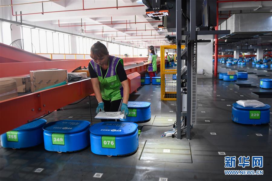 （社会）（4）杭州：超级机器人分拨中心启用 一天可分50万单