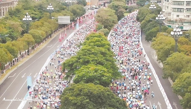 晋江马拉松：“侨商跑团”闪耀海丝路
