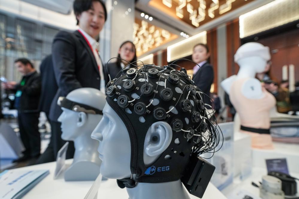 中国提出到27年脑机接口关键技术取得突破