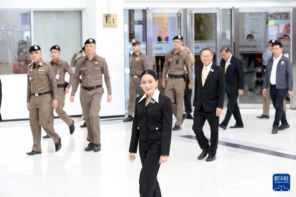 佩通坦出席涉嫌违宪调查听证会