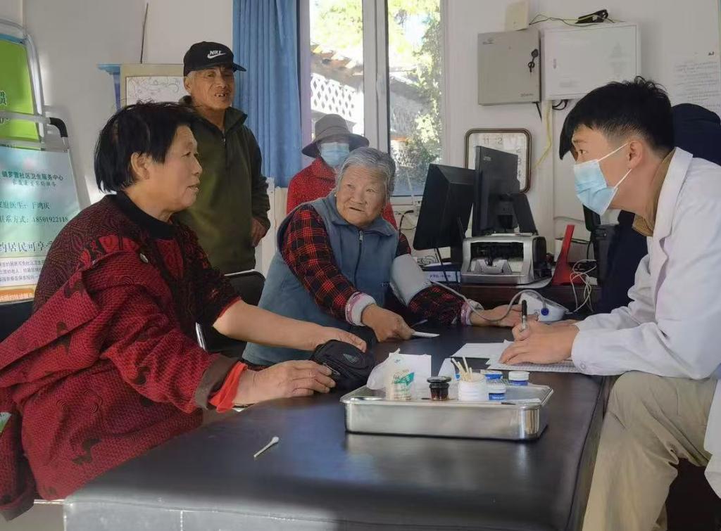 暴雨中的“逆行”：基层医生于鸿庆的最后一次出诊