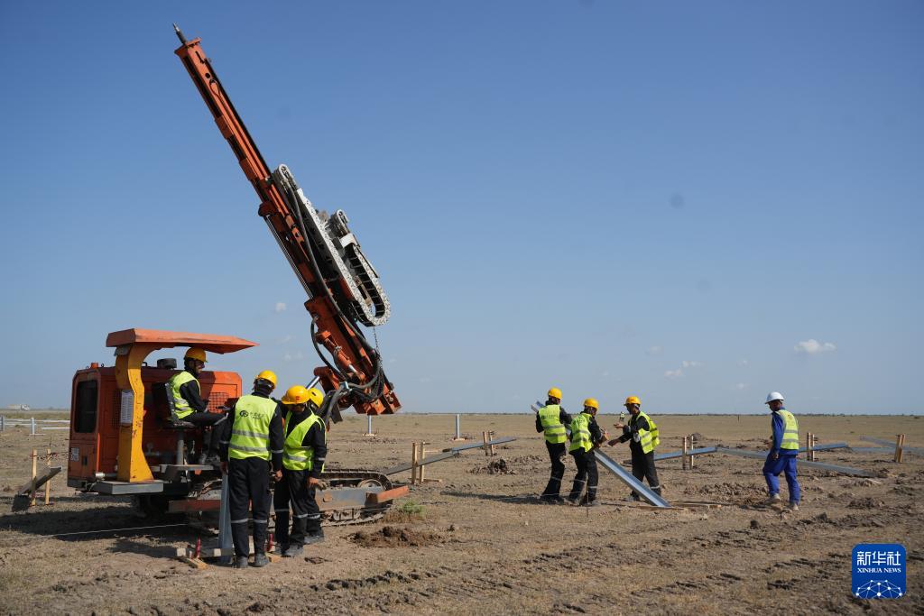 通讯丨“一带一路”再添“绿意”——探访在建阿塞拜疆最大光伏电站项目