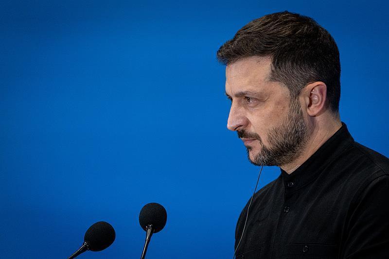 回应“泽连斯基不具合法性”质疑 乌外长：毫无根据