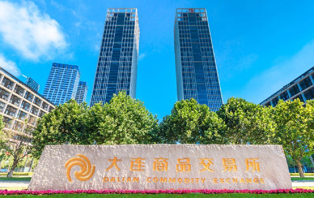 财经深一度丨上市满一年，鸡蛋、玉米淀粉、生猪期权为产业链带来了哪些变化？