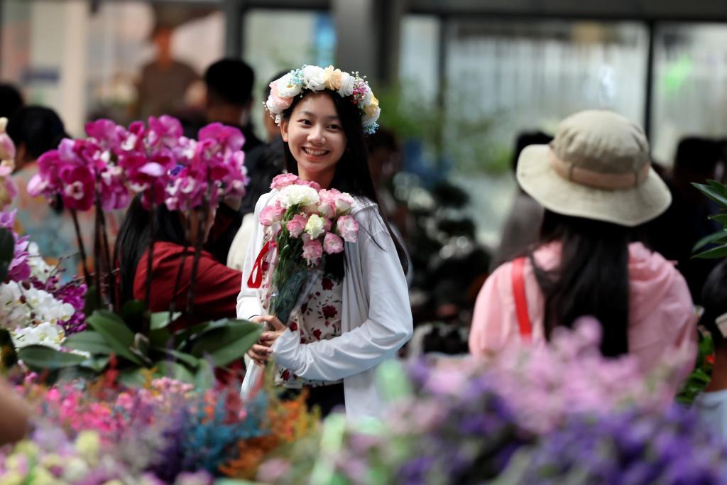 美丽遇甜蜜  消费“别样红”——云南鲜切花七夕节前市场一线观察