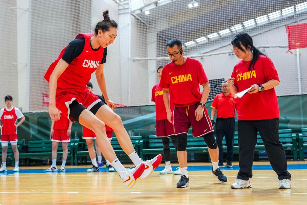 中国女篮高原集训 “万次投篮”再上难度