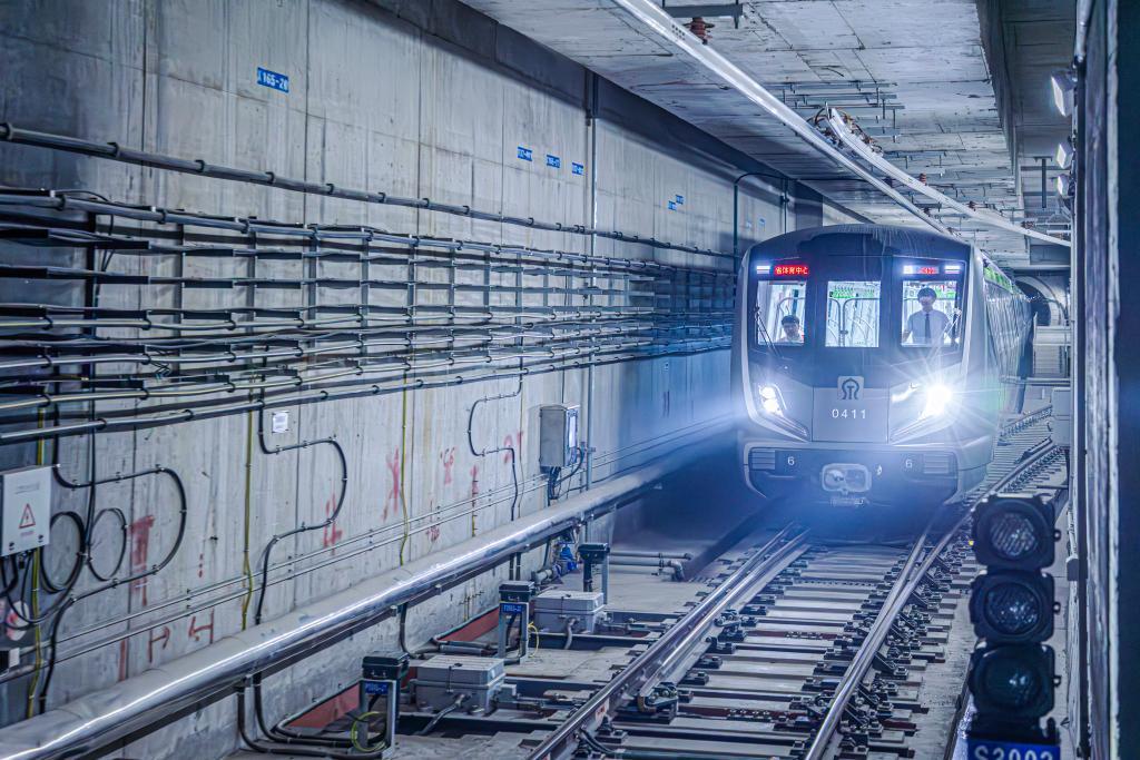 穿越泉域岩溶区 济南轨道交通4号线开启空载试运行