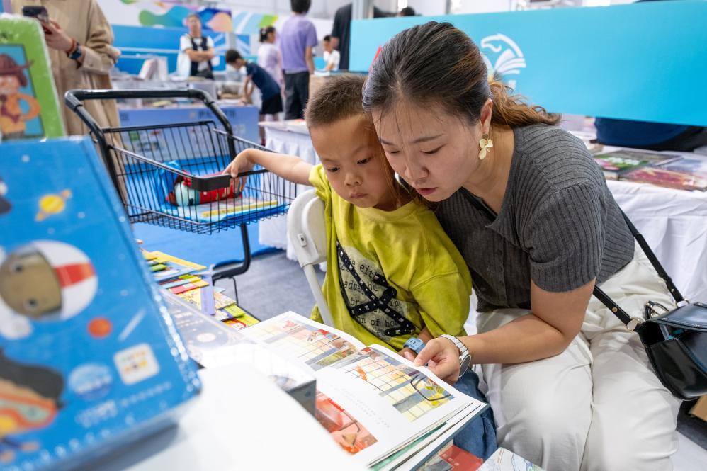 书香浸青城——2025北疆书展推动阅读热潮