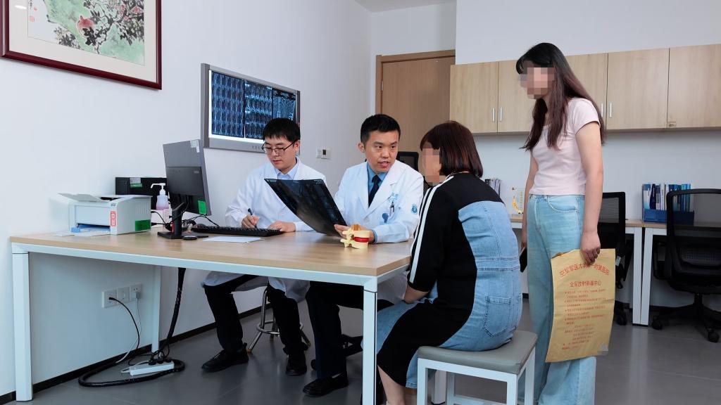 挺直腰板！让孩子远离脊柱侧弯