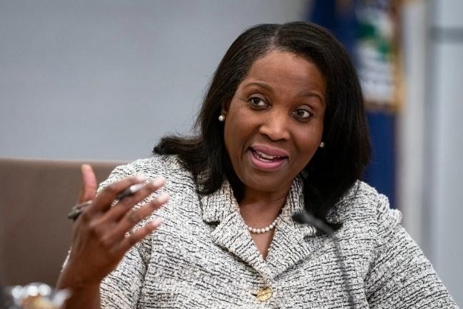 美国一法官暂时阻止特朗普罢免美联储理事库克